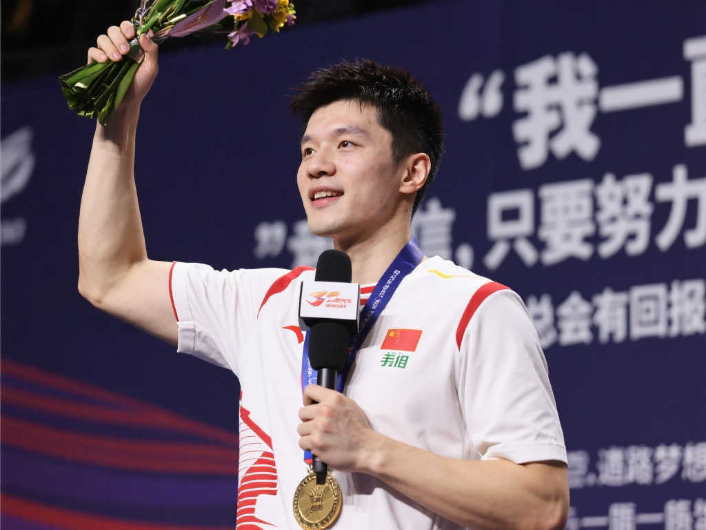 在眾多足球 在眾多足球